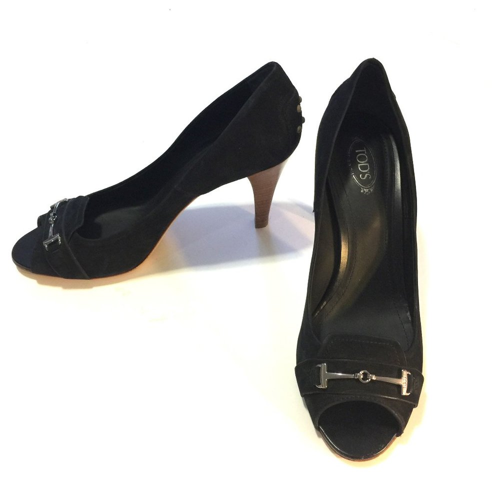 TODS SUEDE PUMPS WITH BRASS GROMMET BACK